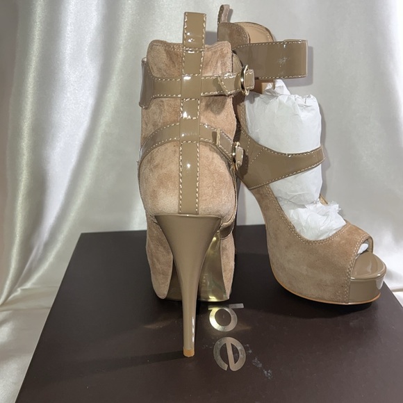 BEBE Tan Open Toe Booties in Size 6 - Picture 3 of 4